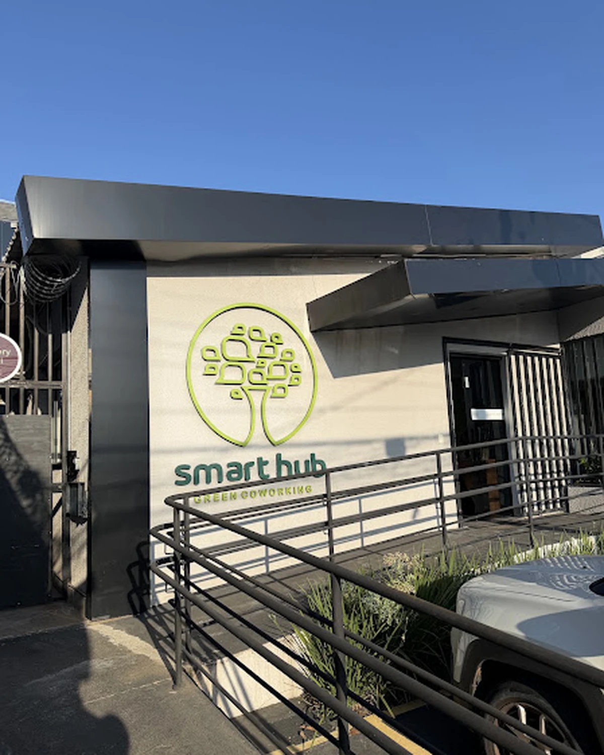 Fachada do Smart Hub Green Coworking